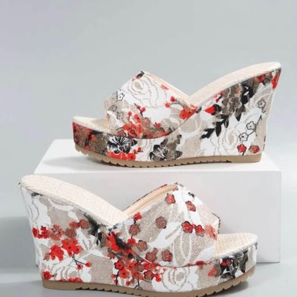 Ladies NEW size 9.5 Cloth wedge sandals - Picture 2 of 10